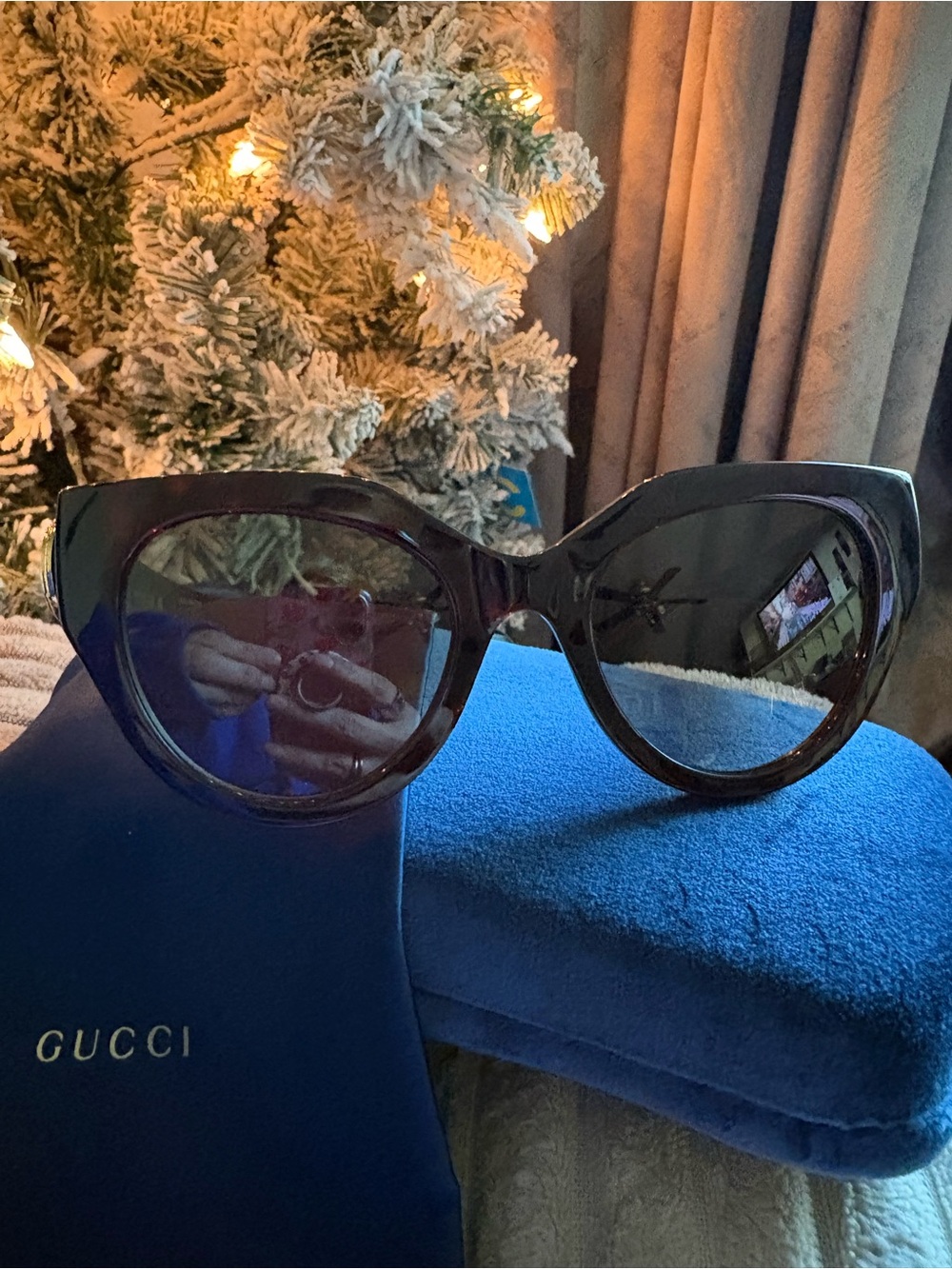 Gucci Oversized Cat-Eye Sunglasses - Black